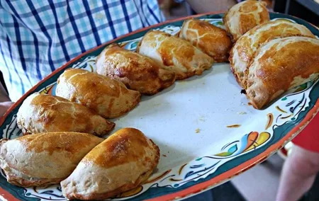 Georgetown Foodie Culinary Tour & Neighborhood Walk