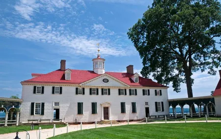 Mount Vernon Historical Walking Tour with Transportation from DC