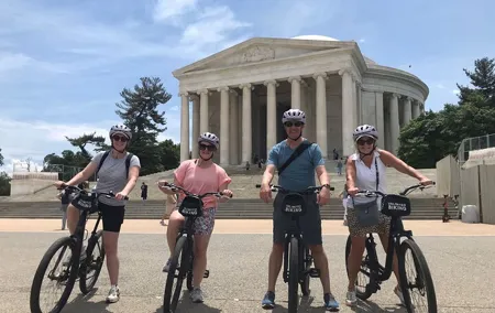 Private Washington DC Monuments Day or Night Bike Tour