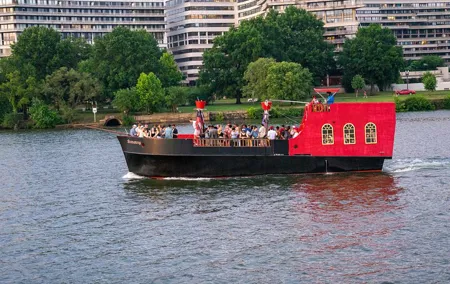 Pirate Ship Treasure Hunt Cruise along Potomac (Family-Friendly)