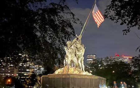 Monumental Moonlight Private Guided Bus Tour in Washington