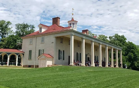 Private Mount Vernon Tour for up to 10 Guests
