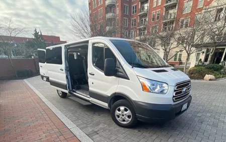 Private Ronald Reagan National Airport (DCA) transfer Round trip