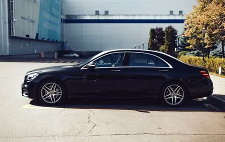 Arrival Private Transfer: National Airport DCA to Washington in Business Car