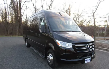 Roberts Transportation Luxury shuttle and sightseeing tour