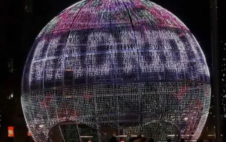 The Grand Tour of Christmas Lights in Madrid with Tuk Tuk Zero