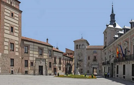 Madrid Contrasts Tour: Guided Walking Tour