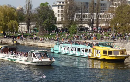 Berlin sightseeing boat tour on the Spree