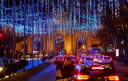 Madrid: Christmas Lights Tour by Electric Tuk Tuk
