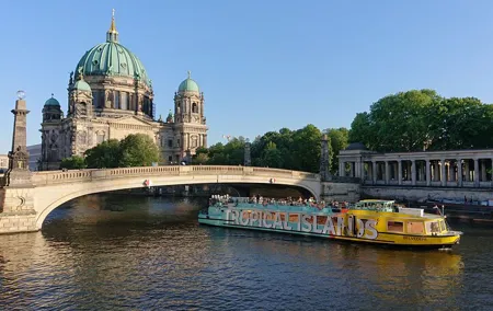 Berlin East Side Tour 2.5 hour cruise with commentary