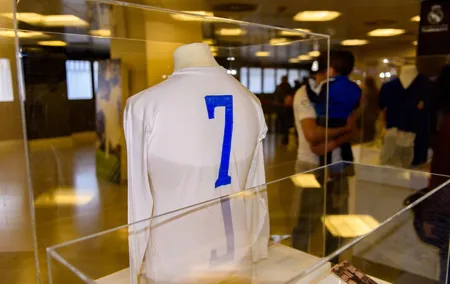 Small-Group Real Madrid Bernabéu Stadium Guided Tour with Museum