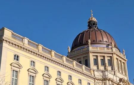 Walking tour Old Town Berlin from the TV tower to the castle