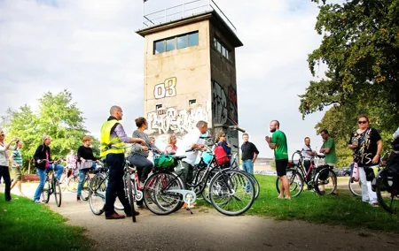 5-hour Guided Bike Tour in Berlin Deep Drive